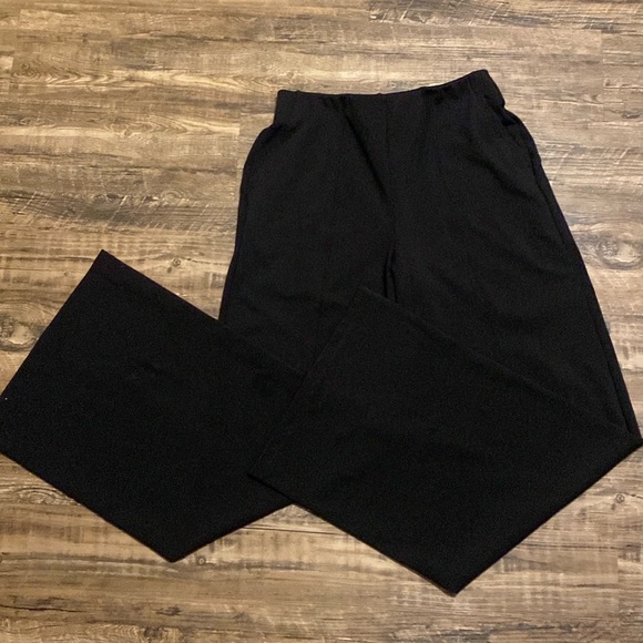 Wide leg black pant from Old Navy - Picture 4 of 7